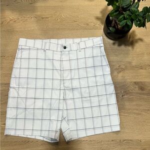 Callaway Men’s Plaid Golf Shorts Active Wasteband Black and White